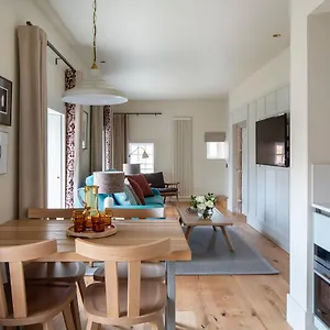 Cheval Abbey Apartments, At Holyrood Aparthotel